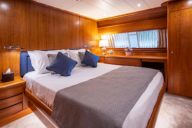 Yacht Vyno cabin