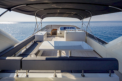 Yacht Salty flybridge