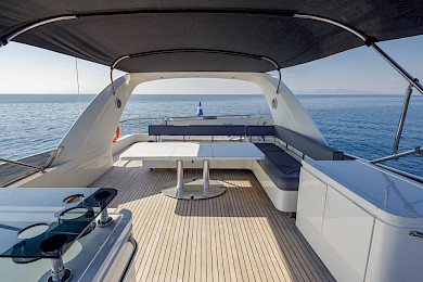 Yacht Salty flybridge