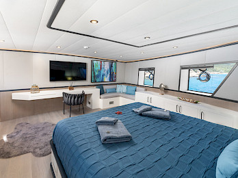 allaboutyachts-calm-down_0014.0x260